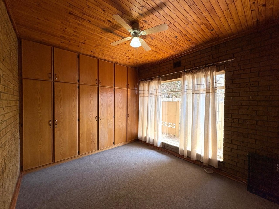 To Let 5 Bedroom Property for Rent in Merriespruit Free State